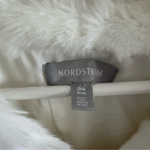 Nordstrom White Faux Fur Cape - Picture 3 of 9